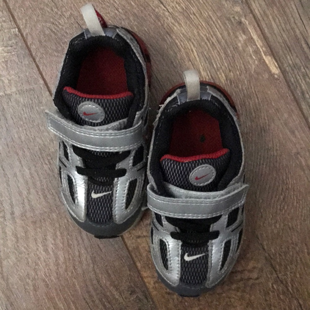 Boys tennis shoes